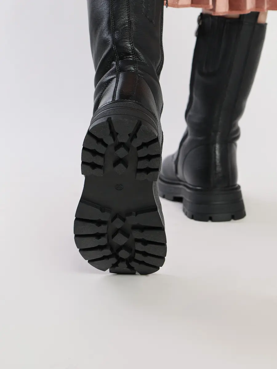 Полусапоги черного цвета с молниями